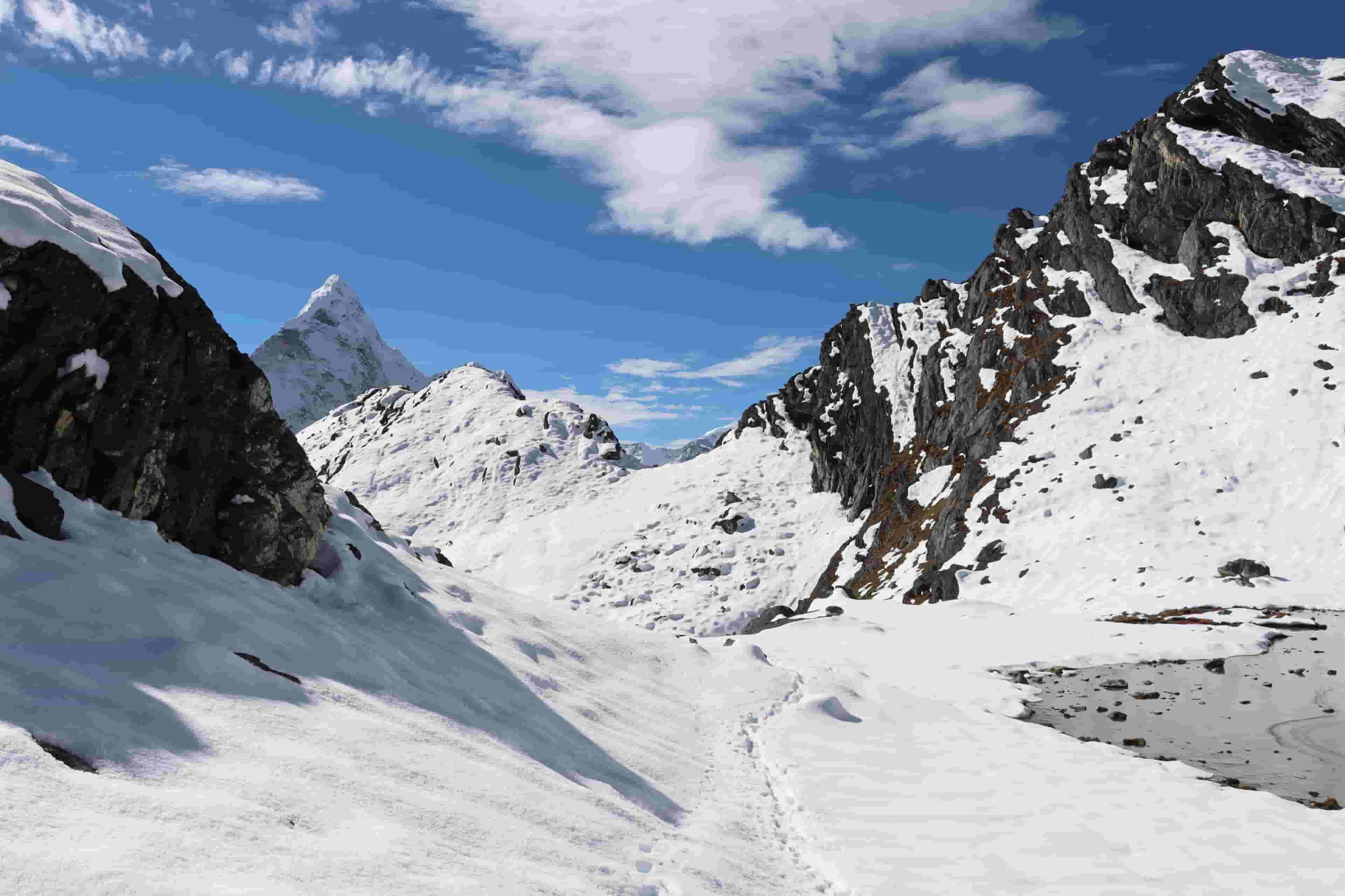 Snowy trail on the way to Kongma La Pass during the Everest Three Passes Trek